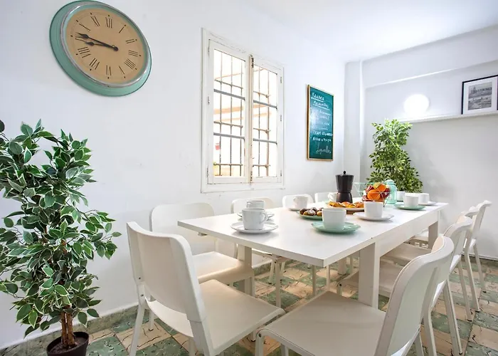 Big Flat In Center With Patio *